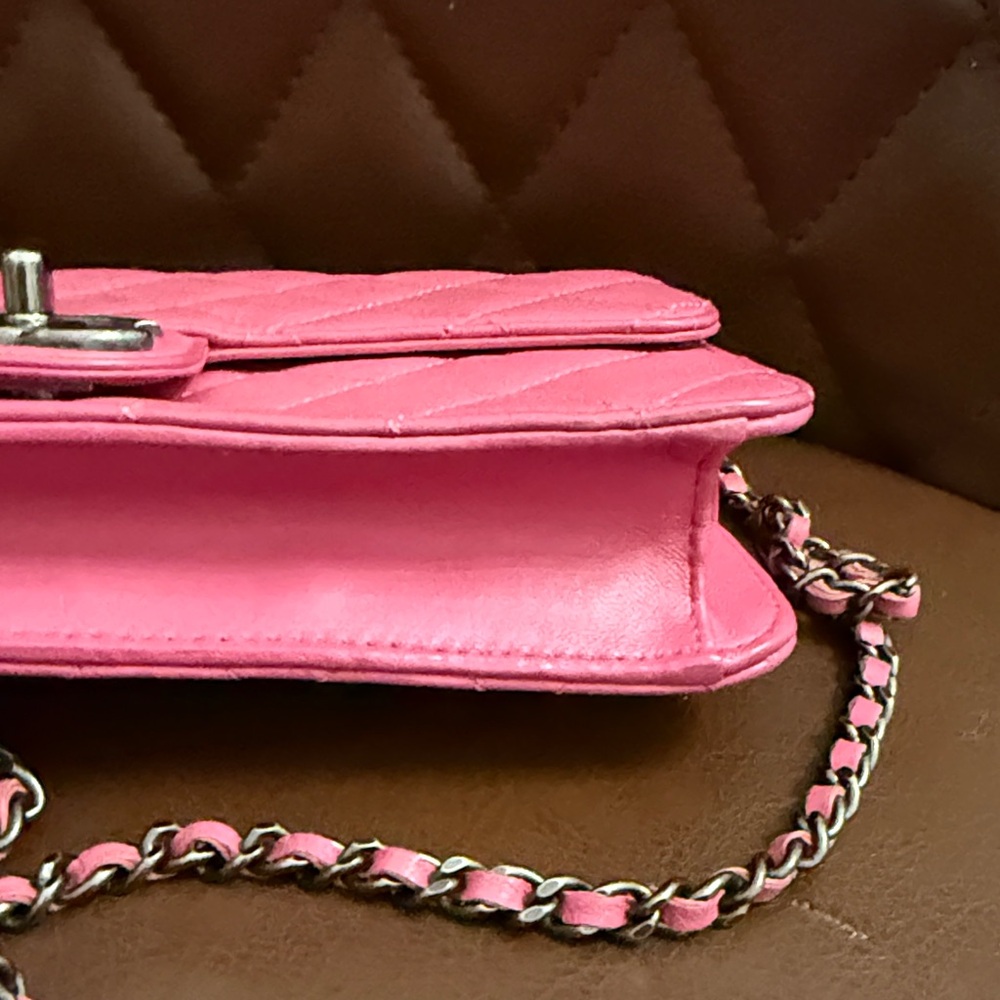CHANEL Pink Quilted Crossbody Bag - Picture 3 of 10
